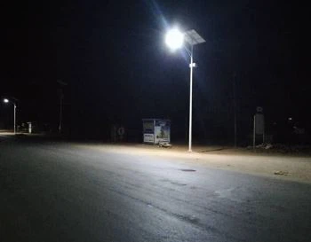 10m 100w Super Bright 150lm/W Highway LED Solar Street Lights